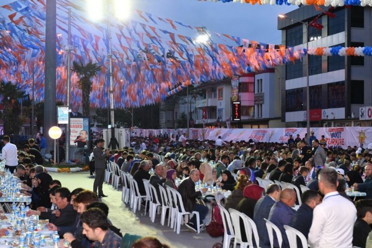 Erdoğan Balıkesir’de Binlerce Kişiyle İftar Yaptı