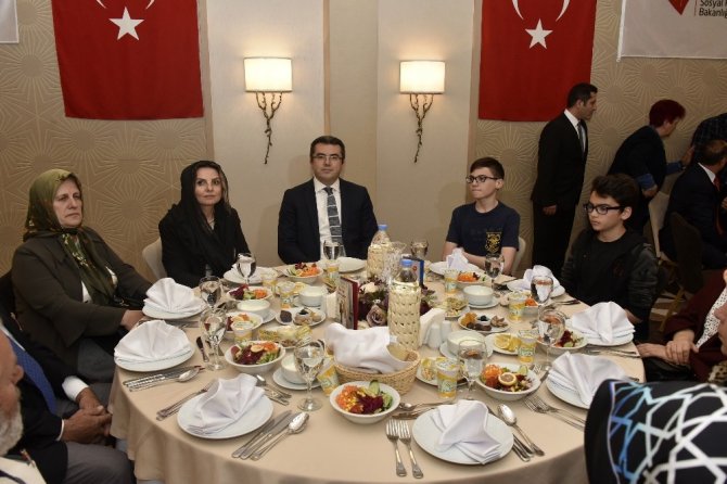 Vali Memiş’ten Şehit Ailelerine İftar