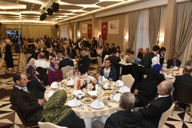 Vali Memiş’ten Şehit Ailelerine İftar