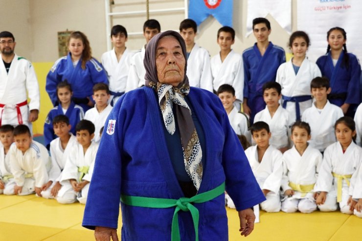 80’lik Ayten Nine Judocu Oldu