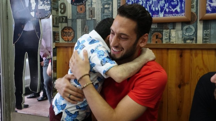 Hakan Çalhanoğlu İftarını ’Köksal Baba’yla Yaptı