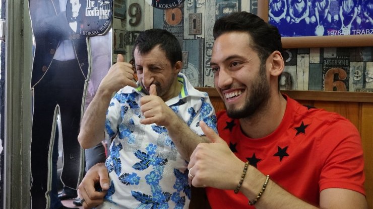 Hakan Çalhanoğlu İftarını ’Köksal Baba’yla Yaptı