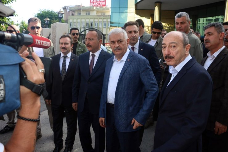 Başbakan Muhtarlarla Bir Araya Geldi