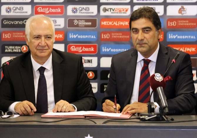Trabzonspor, Ünal Karaman İle 1 Yıllık Sözleşme İmzaladı