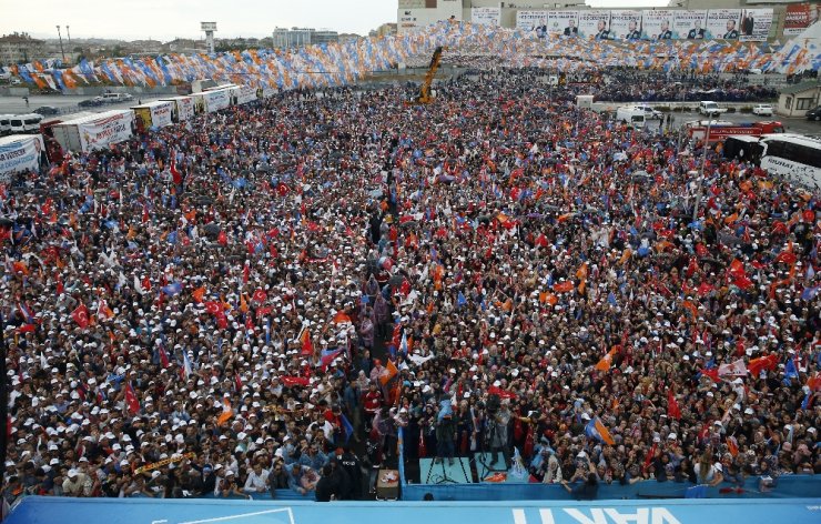 "Onlar Laf Üretir Biz İcraat Üretiriz”