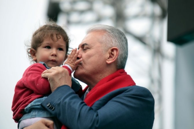 Başbakan Yıldırım: “Onlar Geriyi Gösteriyor Geriyi İşaret Ediyor Biz İleri Diyoruz, Daima İleri”