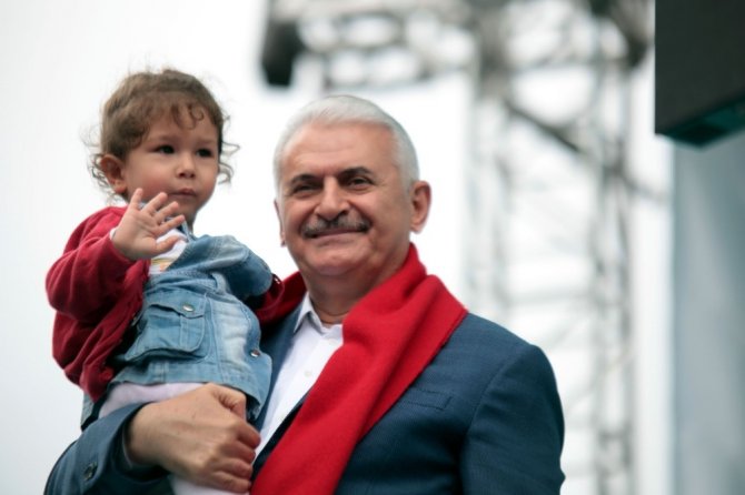 Başbakan Yıldırım: “Onlar Geriyi Gösteriyor Geriyi İşaret Ediyor Biz İleri Diyoruz, Daima İleri”