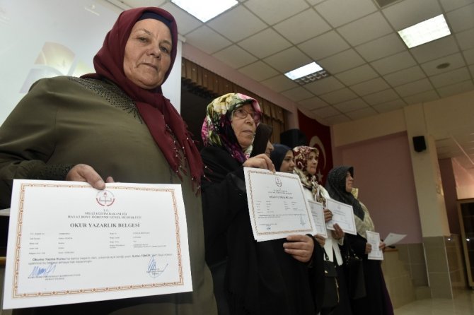 Gümüşhane’de Okuma-yazma Seferberliğiyle Bin 500 Kişi Okuma-yazma Öğrendi