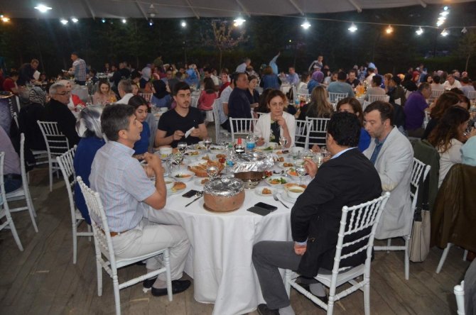 Özel İmperial Hastanesi Çalışanları 11. Geleneksel İftar Yemeğinde Bir Araya Geldi
