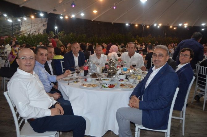 Özel İmperial Hastanesi Çalışanları 11. Geleneksel İftar Yemeğinde Bir Araya Geldi