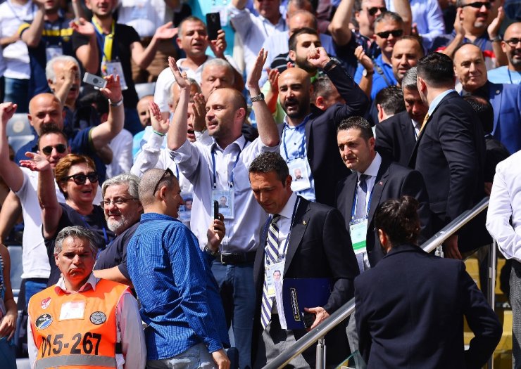 Yıldırım Ve Koç Salona Geldi
