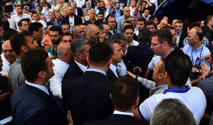 Ali Koç’un Konuşması Sırasında Gerginlik Yaşandı
