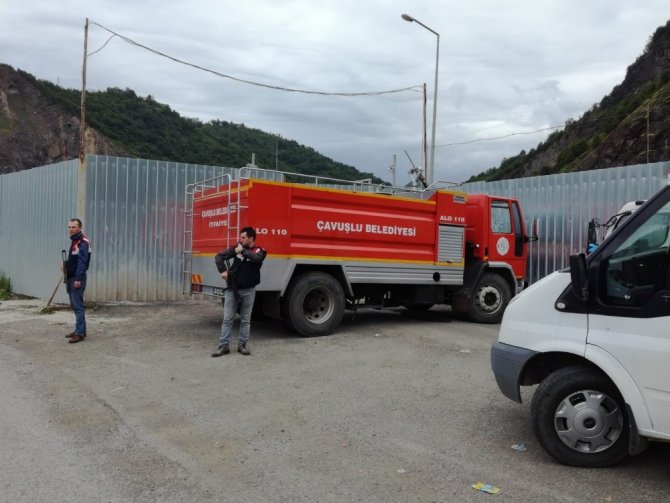 Çavuşlu Belediyesi, Katı Atık Bertaraf Tesisi’nin Önünü İş Makineleriyle Kapattı