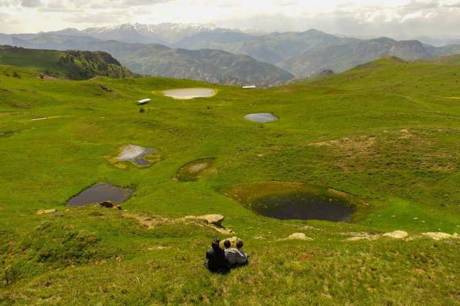 Adını Efsanelerden Alan ‘Dipsiz Göl’ Büyülüyor