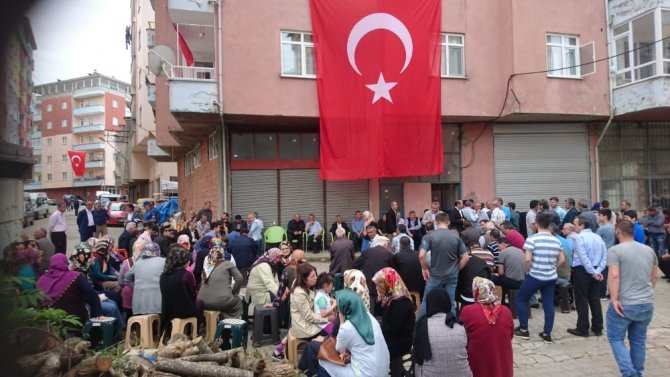 Şehit Babası,teselliyi Vali’ye Sarılmakta Buldu