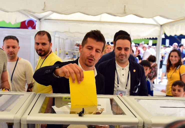Emre Belözoğlu Da Oy Kullandı