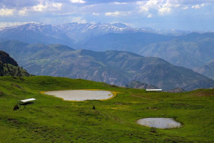 Adını Efsanelerden Alan ‘Dipsiz Göl’ Büyülüyor