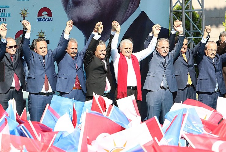 "Ortada Böbürlenip Dolananlar Ak Parti’ye, Millete Dua Etsin"