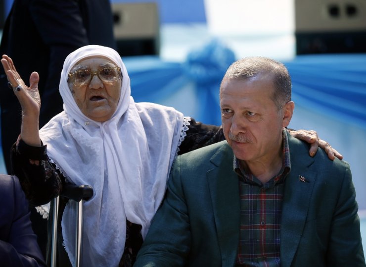 Erdoğan Diyarbakır’da Kanaat Önderleriyle Buluştu