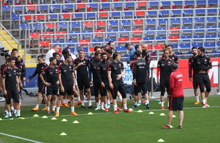 A Millilerin, Rusya Mesaisi Başladı