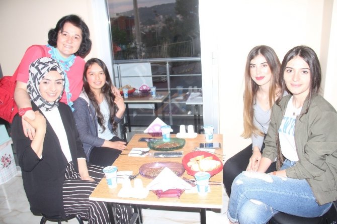 Giresun Eğitim Sağlık Ve Bilimsel Araştırma Vakfı’ndan Öğrencilere İftar