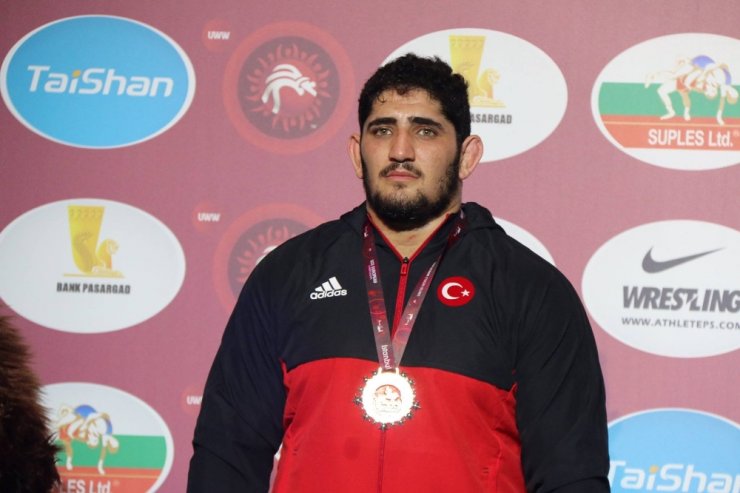 Milli Güreşçilerimizden 2 Gümüş, 1 Bronz Madalya