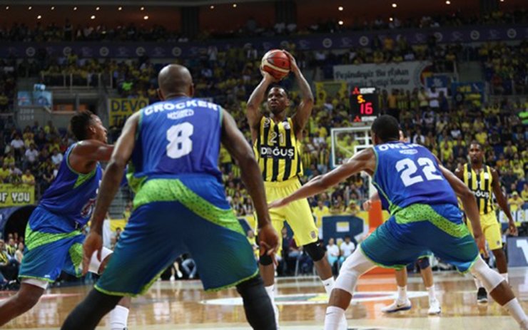 Fenerbahçe Farklı Kazandı