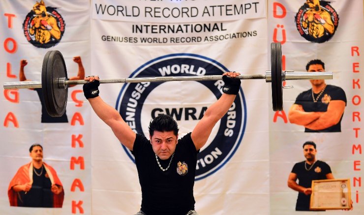 Tolga Çakmak’tan 7 Ton 60 Kilogramlık Rekor