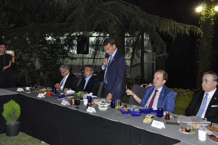 3 Büyüklerin Başkanları İftarda Buluştu