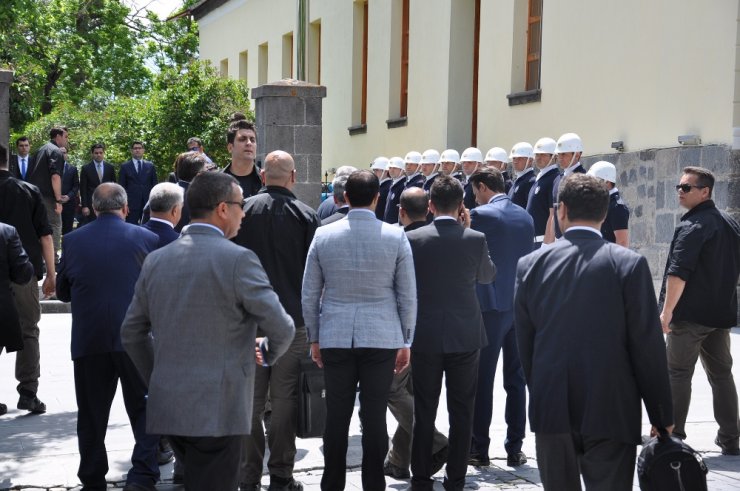 Başbakan Yıldırım, Karsta Ziyaretlerde Bulundu