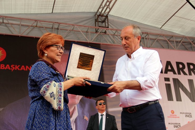 O Sözünü Böyle Açıkladı: Kastettiğim Şatafat"