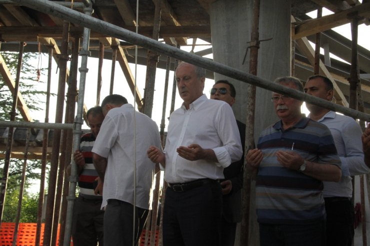 Muharrem İnce, Demirel’in Mezarını Ziyaret Etti