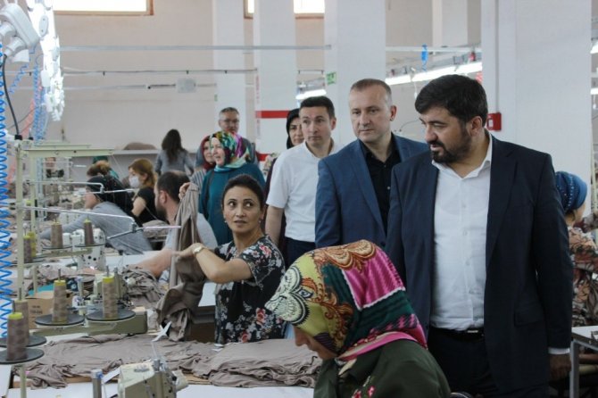 Şenlikoğlu, İstihdama Katkı Sağlayan Firma Ve İşçileri Ziyaret Etti