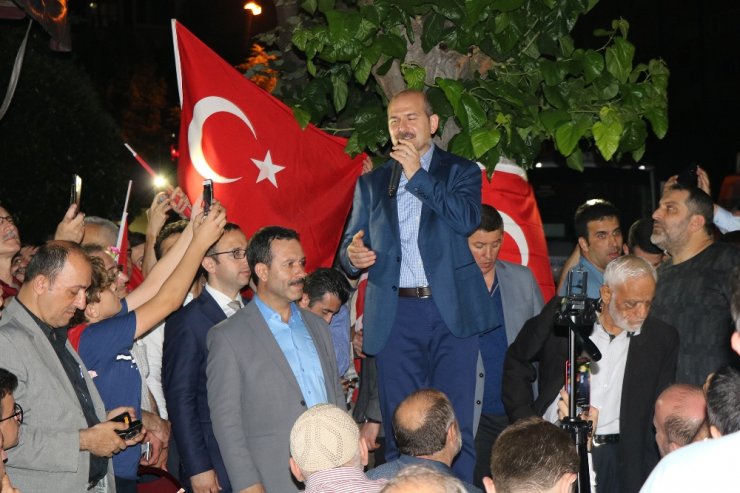 "O Apoletleri Demirtaş’ın Omuzuna Takıver"