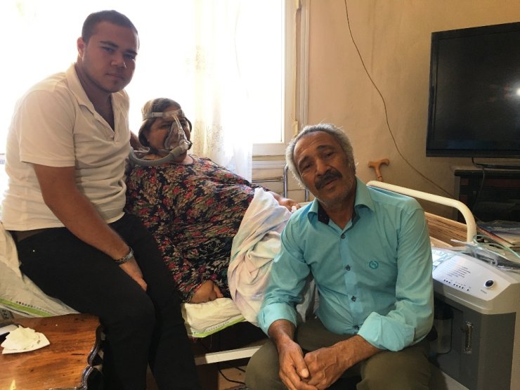 Hem Okula Gidiyor Hem De Pamuk Şeker Satıp Ailesine Bakıyor
