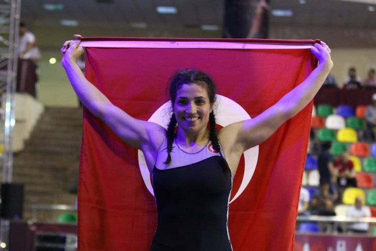 Zeynep Yetgil’den Altın Madalya