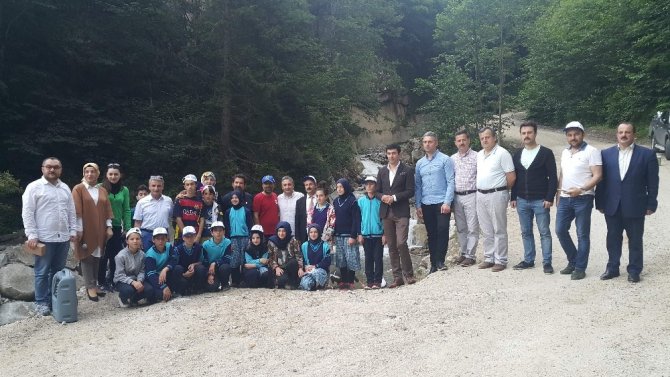Kırmızı Benekli Alabalıklar Öğrencilerin Elinden Suya Kavuştu