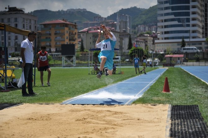 Trabzon’da Küçükler Atletizm Festivali Bölge Şampiyonası Yapıldı