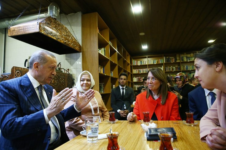 Cumhurbaşkanı Erdoğan Vatandaşlarla Sohbet Etti