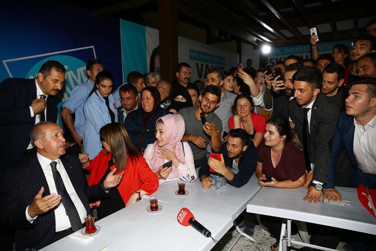 Cumhurbaşkanı Erdoğan Vatandaşlarla Sohbet Etti