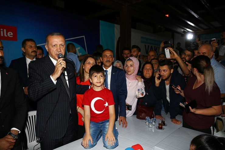 Cumhurbaşkanı Erdoğan Vatandaşlarla Sohbet Etti