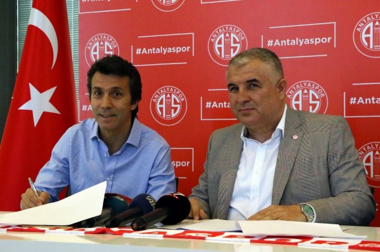 Antalyaspor İle 1+1 Yıllık Sözleşme İmzaladı