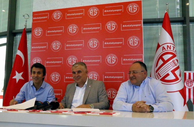 Antalyaspor İle 1+1 Yıllık Sözleşme İmzaladı