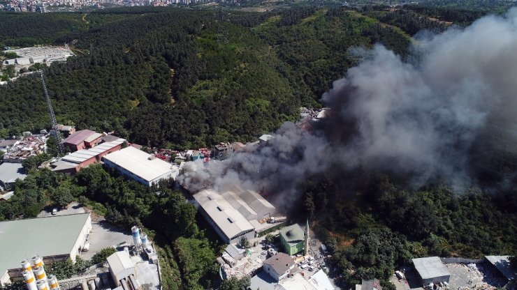İstanbul’u Dumana Boğan Yangın Havadan Görüntülendi