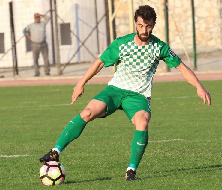 Akhisar’da 3 Oyuncu İle Yola Devam Kararı