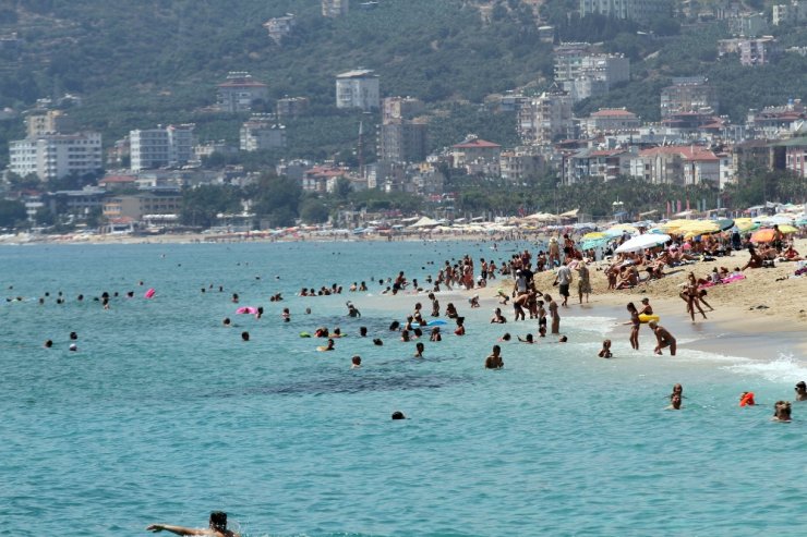Antalya’ya Denizden Ve Havadan Turist Yağdı