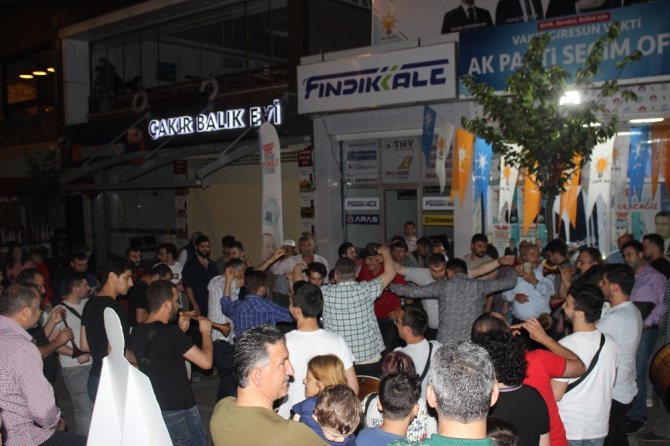 Son Sahuru Davulcularla Yaptılar