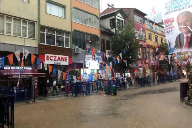 Gümüşhane’yi Yağmur Ve Dolu Vurdu