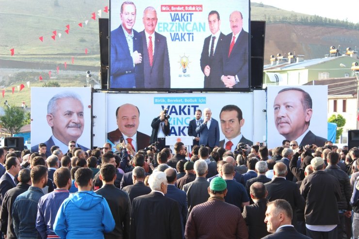 Bayram Namazını Memleketinde Kıldı