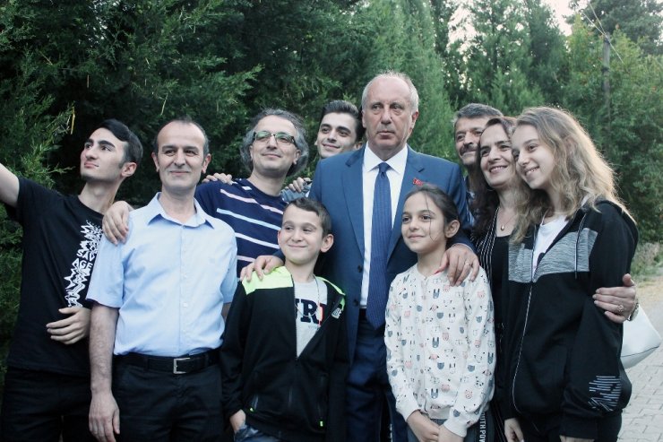İnce Bayram Namazını Köyünde Kıldı
